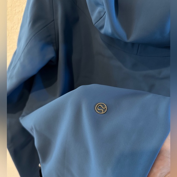 NWT Lululemon RepelShell Rain Jacket / Soft Denim / 6 - Picture 3 of 10